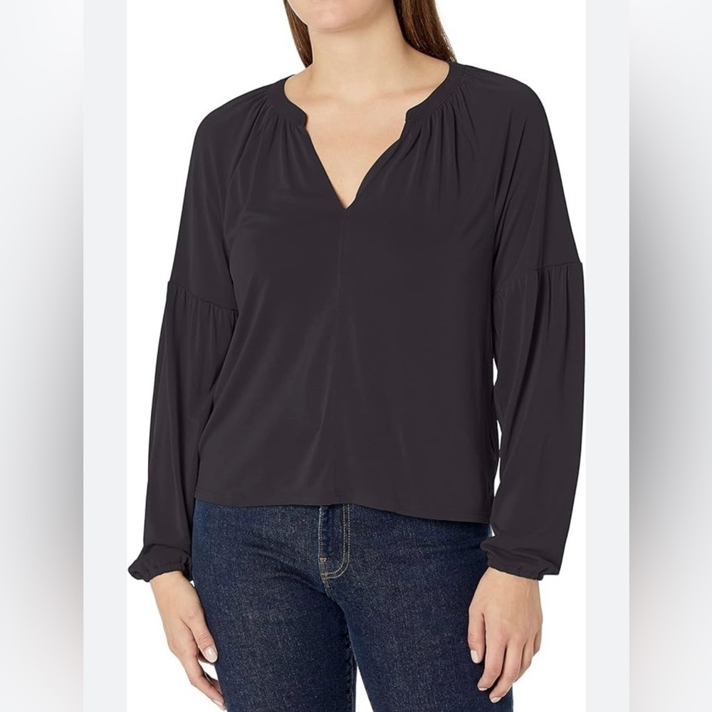 Womens Lucky Brand long sleeve top in soft black. Size S